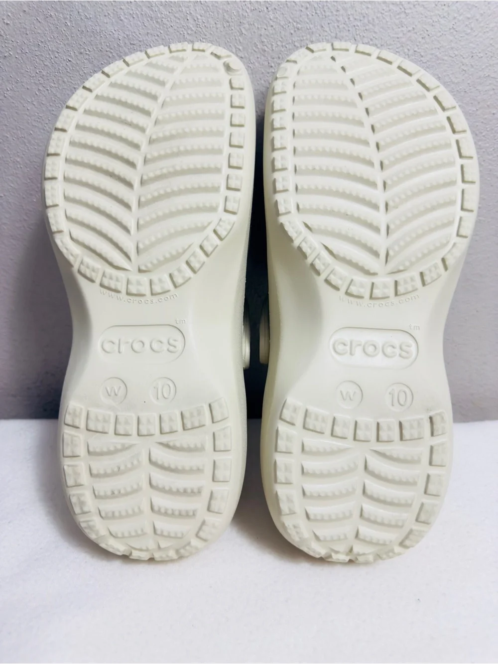 Crocs Classic Platform Clogs Bone Beige Pearl Shell Charms Women's Size 10